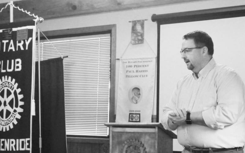 Superintendent Allen speaks to Rotary