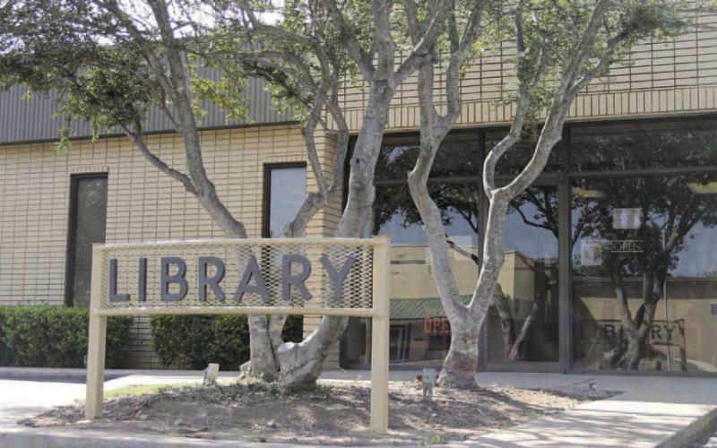 Breckenridge Library is holding a fundraiser, with all proceeds benefiting the library. Raffle tickets are being sold $5 per ticket or 5 tickets for $20. Two drawings will be held Monday, Nov. 1 during business hours. Each winner will receive two gift cards: a $175 gift card to United Supermarkets and a $175 gift card to Allsup’s Convenience Store. Photo/Stevie Watkins