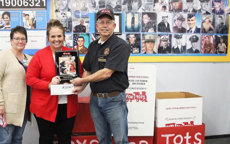Beaty presents plaque to Walmart for 25 years of continued support