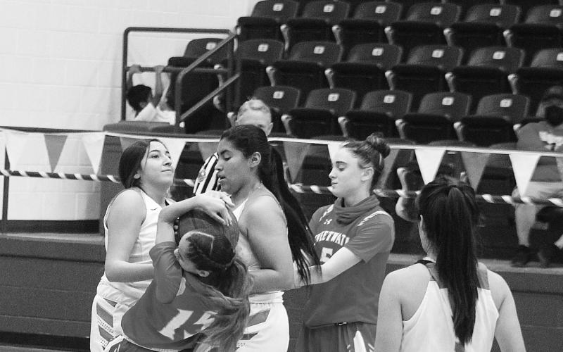 Lady Bucks fall to Sweetwater