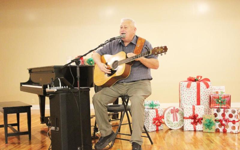 Breckenridge Forum hears ‘The Piano Man’