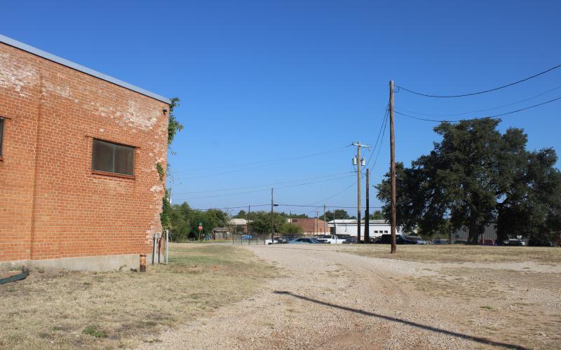 (Photo/Alex Kielar) This alley is part of the property that holds the former YMCA building seen to the left. The city commission is considering the closure of the alley in order to replat the property and potentially use the building as the new location for the BFD fire station at their Tuesday, Oct. 9 meeting. 