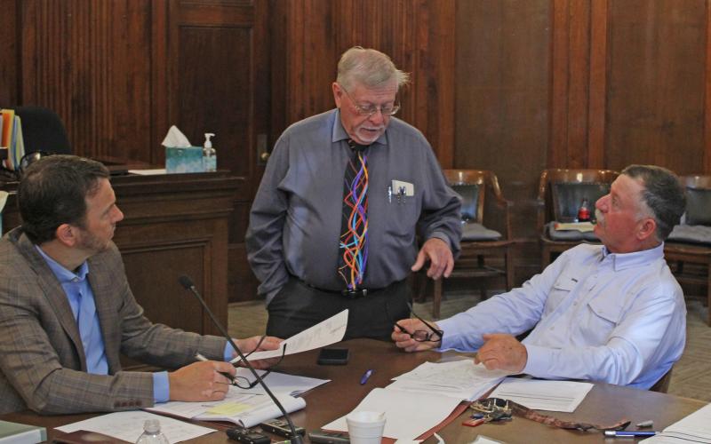 (Photo/Alex Kielar) The Stephens County Commissioners Court approved an amendment to its law library budget to allow for the purchase of books which will account for updated laws from this year’s Texas Legislature session. The books to be purchased were requested by County Attorney Gary Trammel, center.