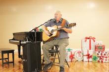 Breckenridge Forum hears ‘The Piano Man’