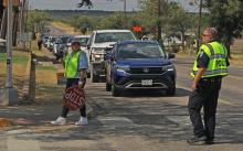 (Photo/Alex Kielar) Breckenridge Police Chief Blake Johnson helps lead the enforcement and direction of cars entering the drive-through of East Elementary off the Industrial Loop as the new pick-up plan was implemented Monday, Aug. 11. 