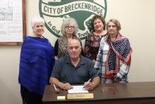 On Wednesday, Sept. 12, Mayor Bob Sims signed a proclamation declaring Sept. 17-23 as Constitution Week at the City offices. Members of the Daughters of the American Revolution were on hand for the signing and from left to right include Lisa Echols, Mary Thompson, Betty Thompson and Eugenia Hall. BA photo by Jean Hayworth